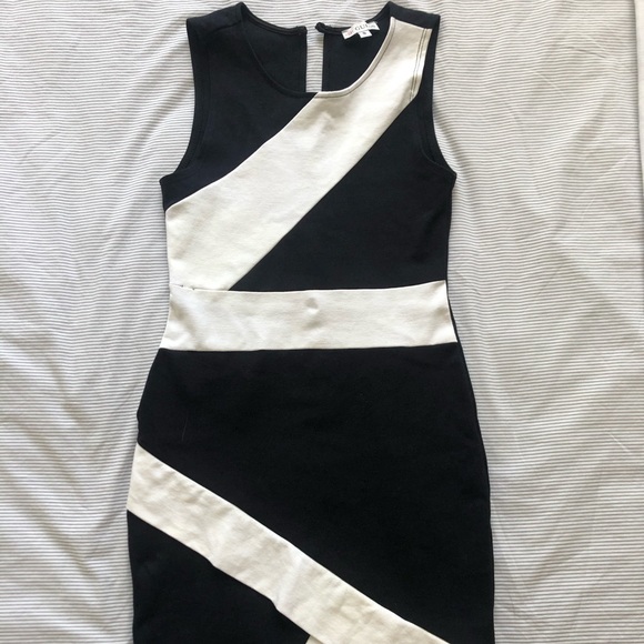 Guess Dresses & Skirts - Guess Bodycon Dress